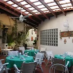 Augustus Hotel 3*