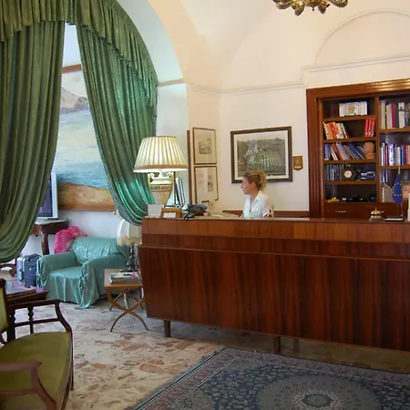 Hotel Augustus 3*
