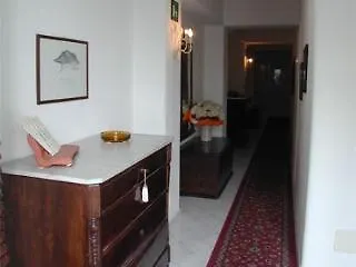 Augustus Hotel